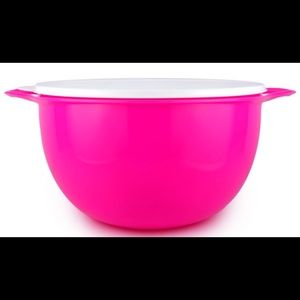 Tupperware that’s a mega bowl